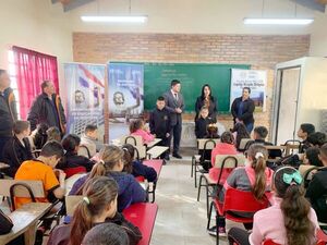 Representantes del Poder Judicial acercan servicios de justicia a la comunidad educativa en Yegros