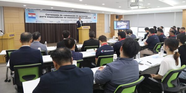Técnicos paraguayos finalizan capacitación sobre matricería orientada a la industria automotriz en Corea del Sur
