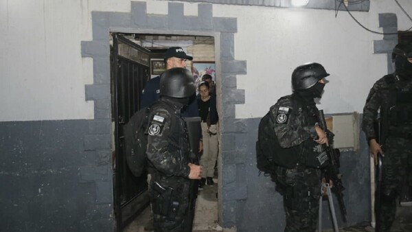 Nueva incursión policial en La Chacarita por enfrentamientos logra tres detenidos