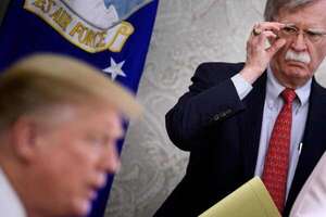 FBI allana la casa del exasesor de Trump, ahora ferviente crítico  - Mundo - ABC Color