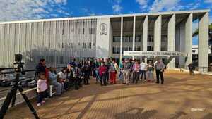 Pacientes renales de IPS protestan por demora en habilitación de centro de diálisis en CDE