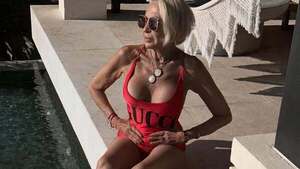 Laura Bozzo celebró su cumple 74 pelando sus curvas en traje de baño