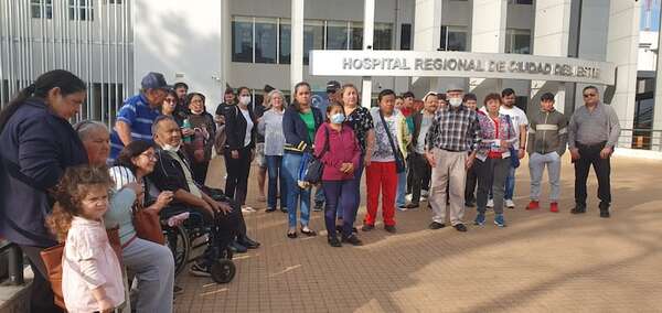 Pacientes renales del Alto Paraná esperan respuesta del IPS para dializarse en CDE - ABC en el Este - ABC Color
