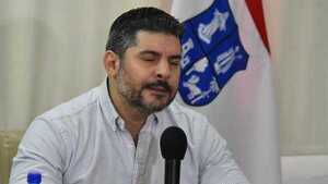 Nenecho asegura que no malversó dinero y renuncia "en honor a la paz"