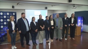 UC Itapúa sorteó becas en el cierre de la Expo Carreras 2025