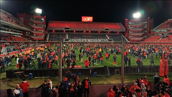 Independiente buscaría demostrar que suspensión de juego ante la U se dio por actitud de los chilenos