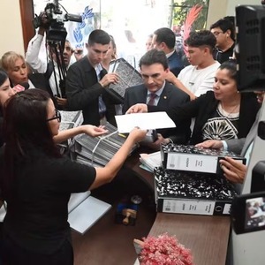 Carlos Pereira entrega informe de la intervención a la Municipalidad de Asunción - ADN Digital
