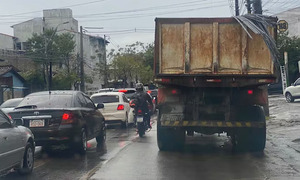 Cargas sin señalización: un peligro latente en las rutas del país - OviedoPress