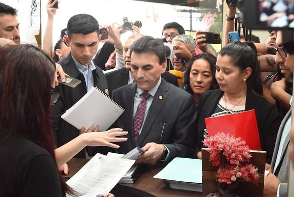 Renunció Nenecho, advertido de su inminente destitución - Nacionales - ABC Color