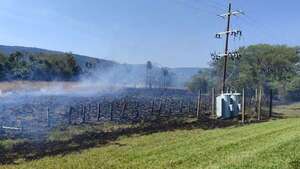 Transformadores dañados y vivienda destruida por incendios en distritos de Paraguarí - Nacionales - ABC Color