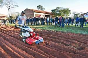 Jornada de campo impulsa mecanización de agricultura familiar en San Pedro - ABC Rural - ABC Color