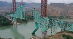 China: colapso de un puente deja al menos una docena de fallecidos