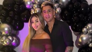 Popular / (VIDEO) ¡Doña del pelotero Guille Paiva le sorprendió con un festejo de cumple privé con error y todo!