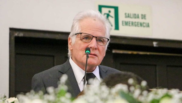El padre del asesinado senador Miguel Uribe Turbay ocupará su lugar en la disputa por la Presidencia de Colombia
