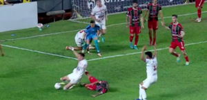 Versus / ¿Qué pasó? Nacional pidió penal, Juliadoza fue al VAR, pero expulsó a un tricolor