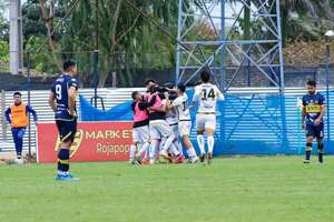 12 de Junio perdió y puede dejar los puestos de ascenso a Primera - Fútbol de Intermedia - ABC Color
