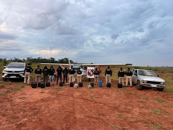 Incautan presunta narcoavioneta y detienen a piloto boliviano en Santaní - Policiales - ABC Color