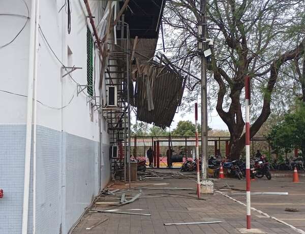 Video: fuertes vientos causaron destrozos en Estación de Buses de Asunción - Clima - ABC Color