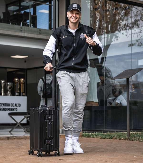 Plantel de Olimpia, rumbo a Mallorquín - Olimpia - ABC Color