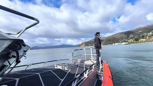 Rescatan con vida a uno de los paraguayos que naufragaron en Chile