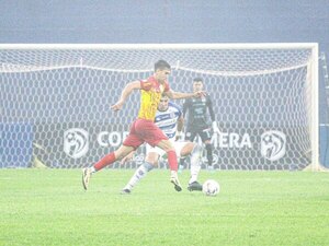 Versus / Ameliano encontró un gran empate ante el 2 de Mayo bajo la densa niebla de PJC