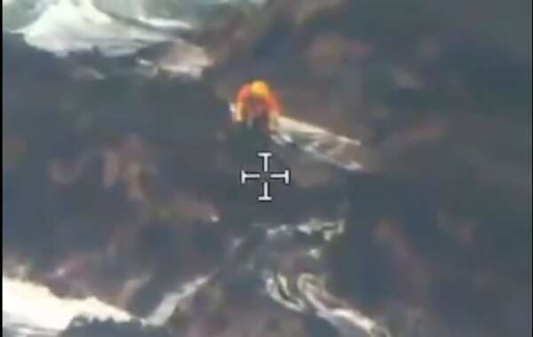 Video: Armada de Chile rescata a uno de los paraguayos desaparecidos en el mar - Mundo - ABC Color