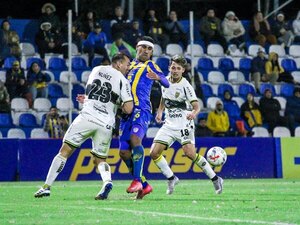 Versus / Luqueño y Recoleta "se pasan la mano" en intenso partido