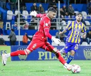 Tan frío como la noche fue el empate sin goles entre Luqueño y Recoleta - La Tribuna