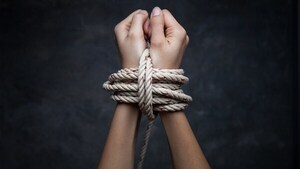 Adolescente fue hallada maniatada en su habitación en Alto Verá