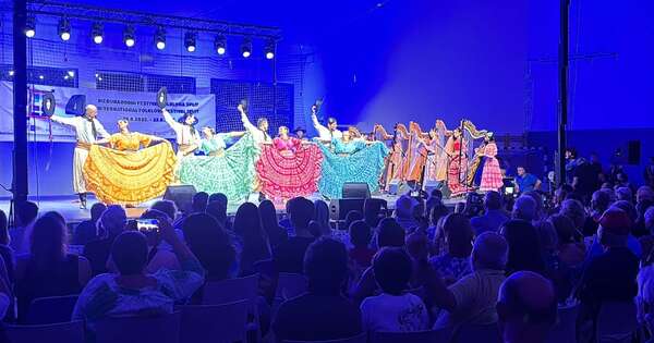 La Nación / El arpa paraguaya brilló en Festival de Folklore en Croacia