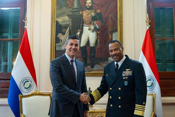PARAGUAY Y EE.UU. REFUERZAN ALIANZA ESTRATÉGICA EN DEFENSA Y SEGURIDAD EN VISITA DEL JEFE DEL COMANDO SUR