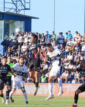 El Decano visita al General con la misión de ganar - trece