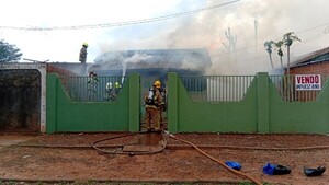 Una vivienda ardió en llamas en Pedro Juan Caballero