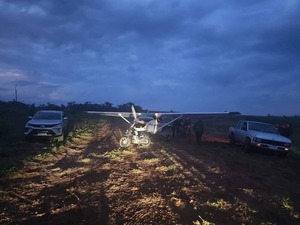 Incautan «narcoavioneta» y detienen a cuatro hombres, uno es futbolista boliviano