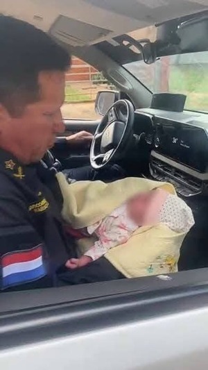 Popular / Policía rescata a recién nacida tras parto domiciliario