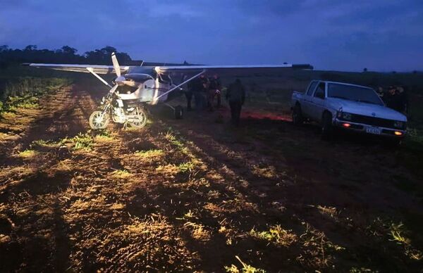 Incautan avioneta boliviana y detienen a cuatro personas en Santaní