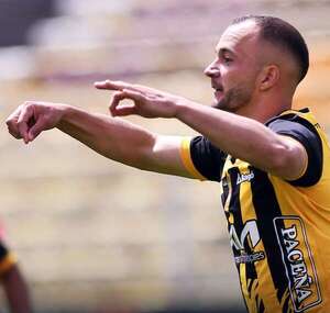 Juan Sinforiano amplía su marca en Bolivia - Fútbol - ABC Color