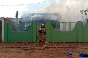 Fuego destruye por completo una vivienda en Pedro Juan Caballero