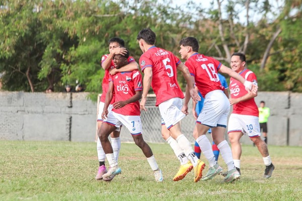 Victorias de los dueños de casa en el cierre de la fecha 14
