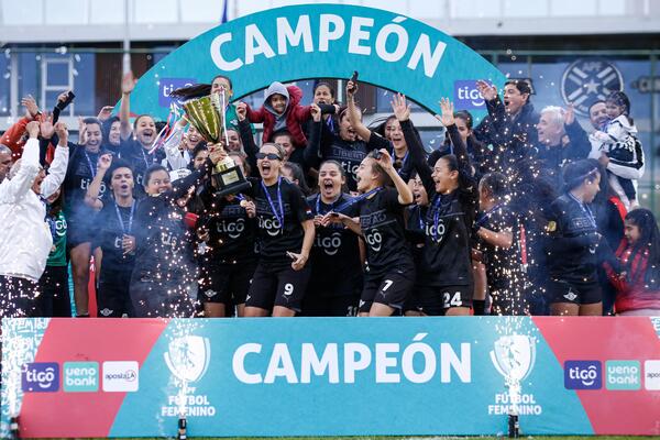 Libertad es campeón del Campeonato Anual Femenino