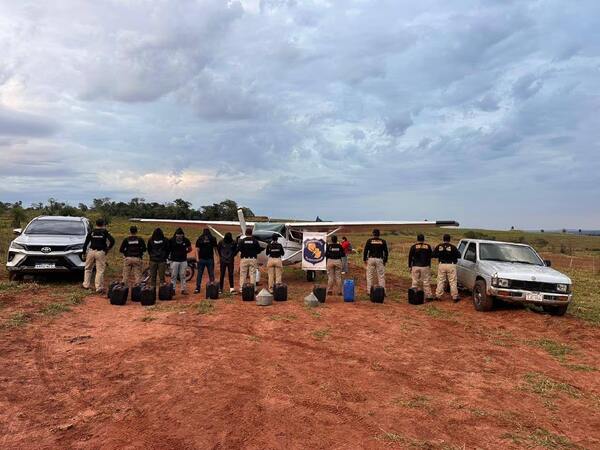 Imputan a tres hombres por narcotráfico tras incautar avioneta