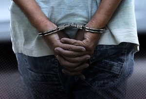 Detienen a presunto integrante de banda dedicada al robo de vehículos