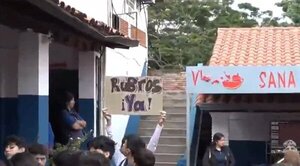 Situación crítica en el Colegio Nacional de Asunción por la falta de docentes