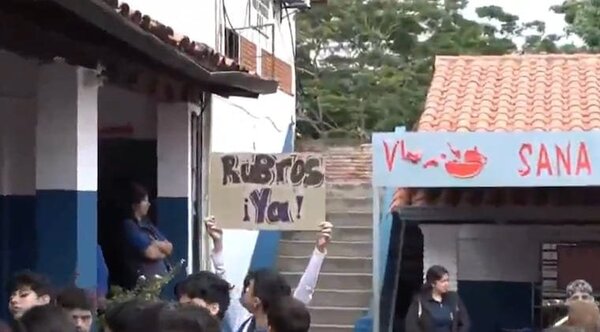 Situación crítica en el Colegio Nacional de Asunción por la falta de docentes