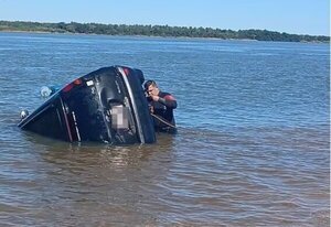 Fiscalía investiga muerte de joven tras caída de vehículo al río Paraná