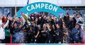 La Nación / Cartes celebra el bicampeonato de las gumarelas: “Sus triunfos inspiran a nuevas generaciones”