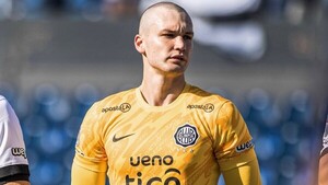 Facundo Insfrán impresionó en el arco de Olimpia