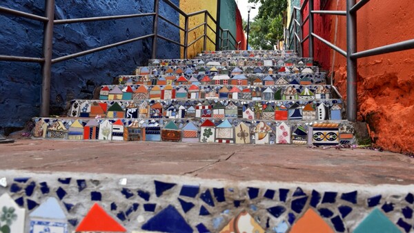Revitalizan y restauran escalinata del barrio Loma San Jerónimo