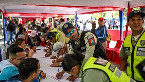 En medio de alta tensión con EEUU, Venezuela inscribe a milicianos