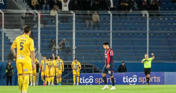 Golpe auriazul: Trinidense remonta y vence a Cerro
